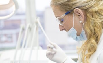 Jak należy zwracać się do dentysty?